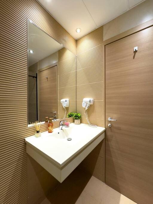 Luxury 2 Bedroom Apartment Bucureşti Exterior foto