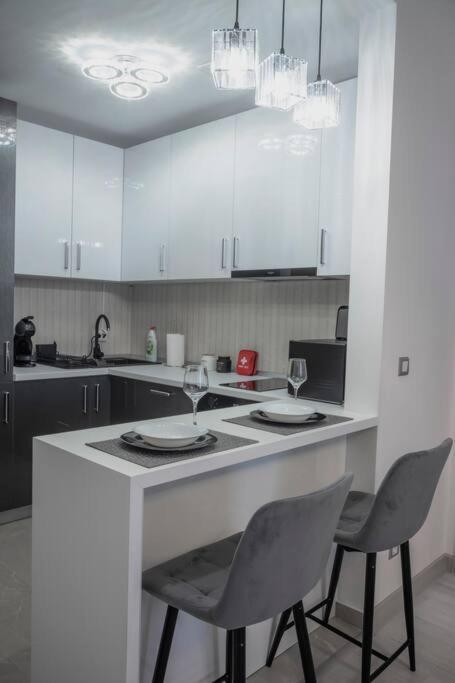Luxury 2 Bedroom Apartment Bucureşti Exterior foto