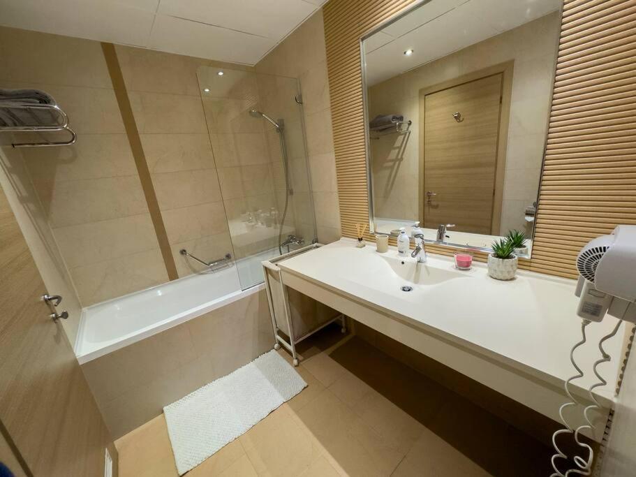 Luxury 2 Bedroom Apartment Bucureşti Exterior foto