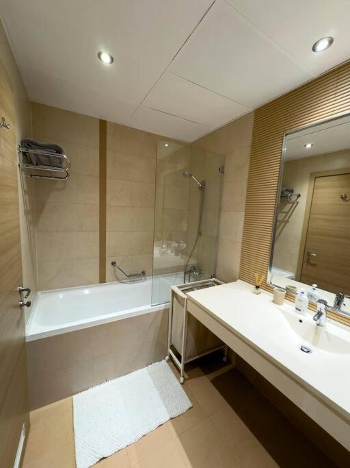 Luxury 2 Bedroom Apartment Bucureşti Exterior foto