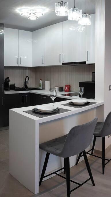 Luxury 2 Bedroom Apartment Bucureşti Exterior foto